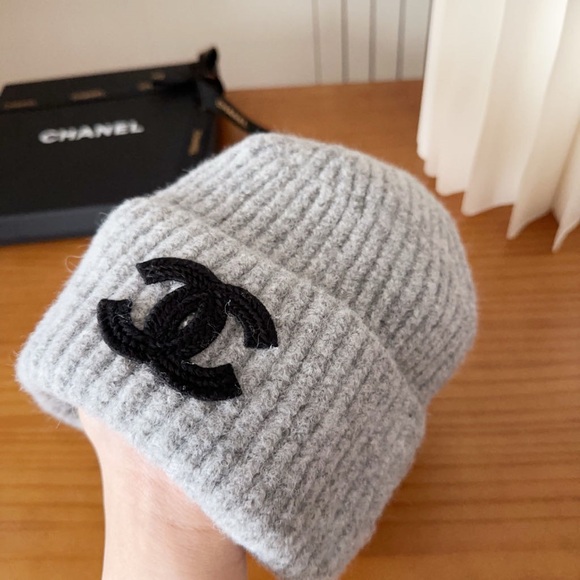 CHANEL Light Gray Ribbed Beanie - Picture 5 of 8